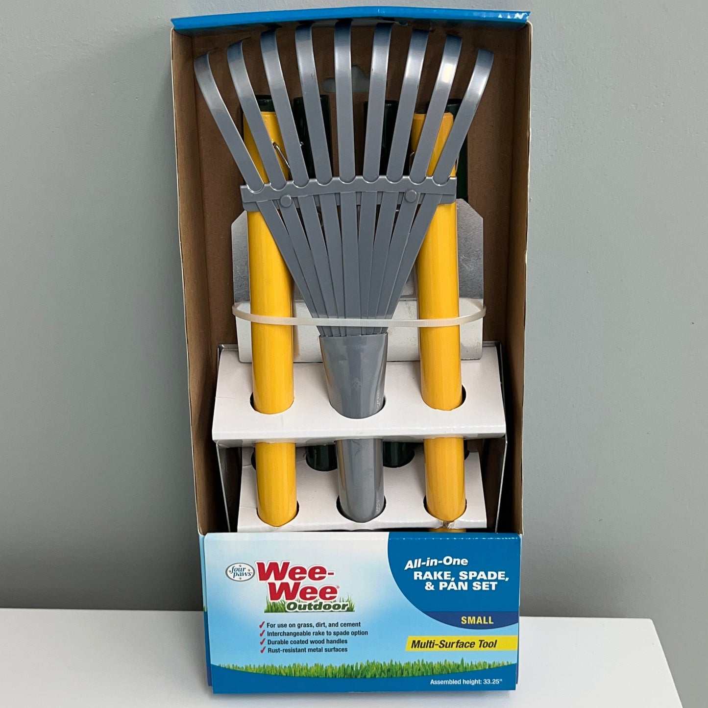 Four Paws Wee Wee All-In-One Pooper Scooper Set